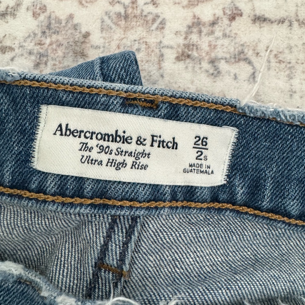 Abercrombie 90’s Straight Ultra High Rise Jeans - 26 Short